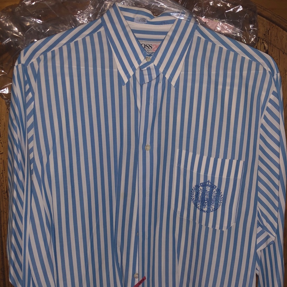 Men’s classic blue & white button down shirt;